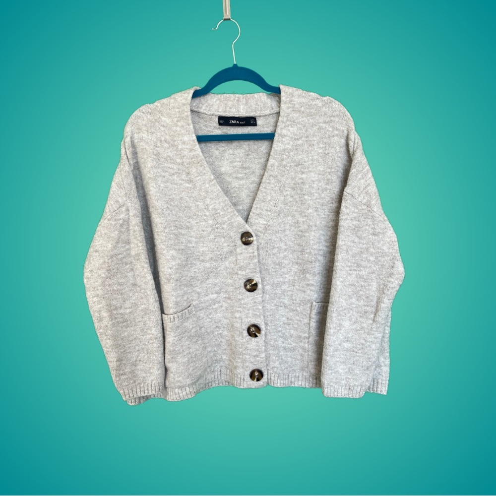 ZARA Knit Cardigan V-neck, long sleeves, front button closure